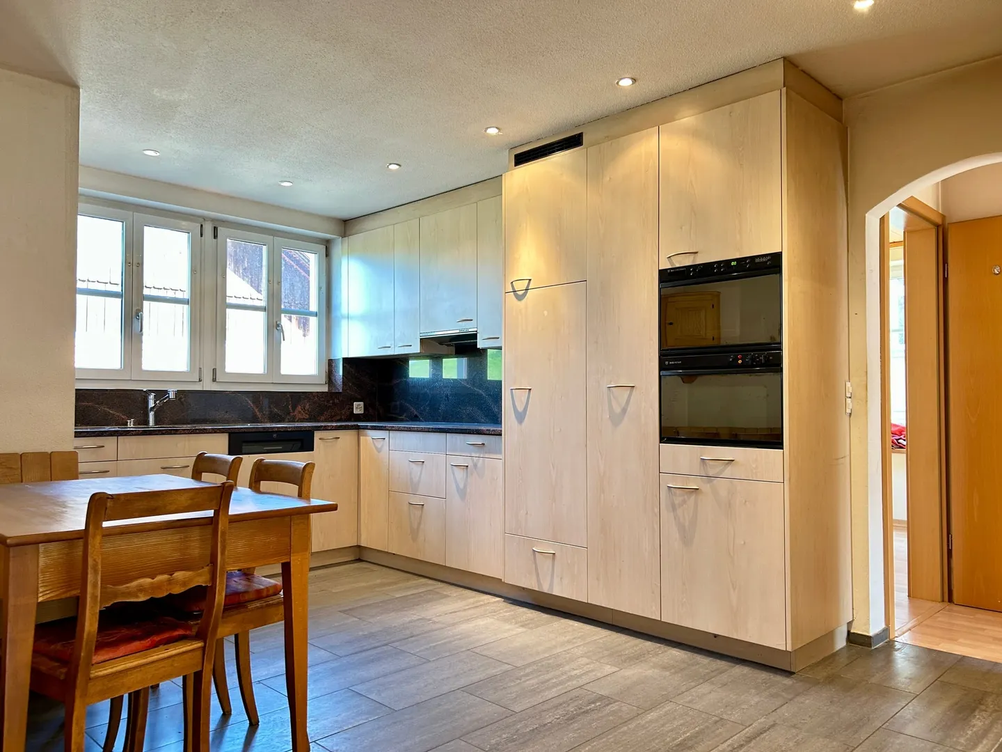 Maison bifamiliale avec 2 appartements et 7 chambres à Häuslenen à vendre - Photo 2 sur 13
