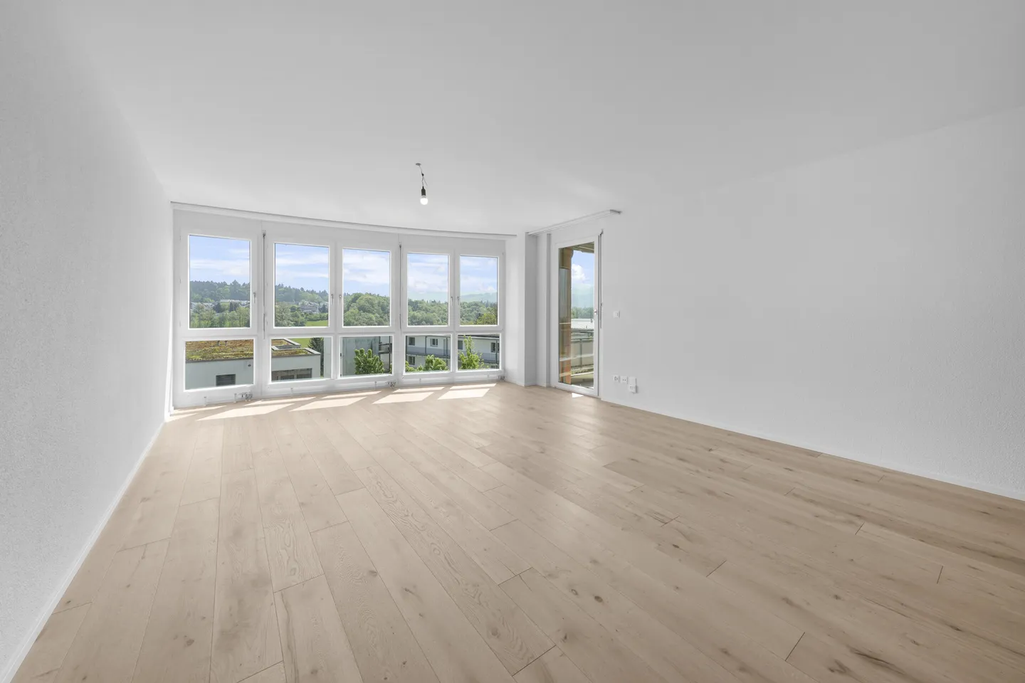 Modernes Apartment mit Balkonen - Foto 2 von 13