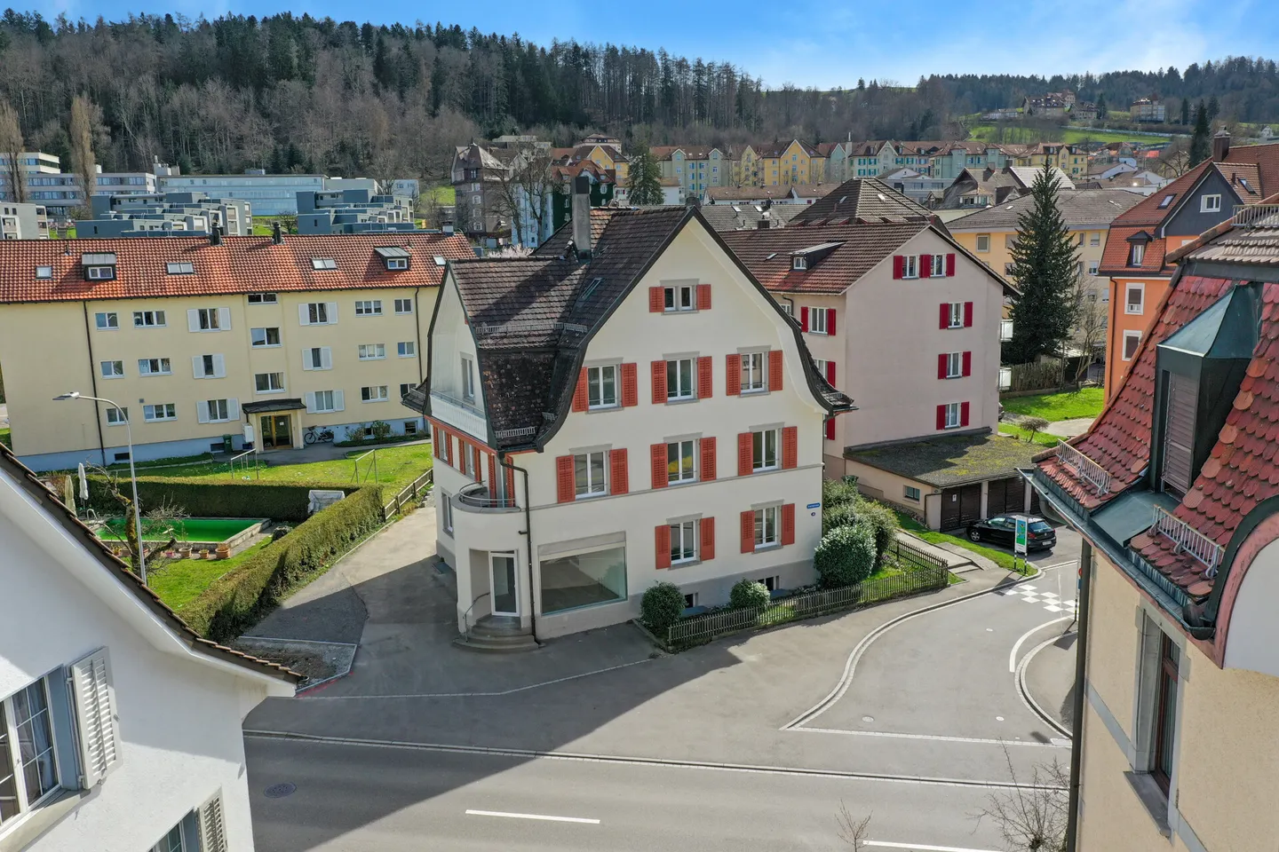 Fully rented multi-family house in an attractive location in St. Gallen - Photo 1 of 13