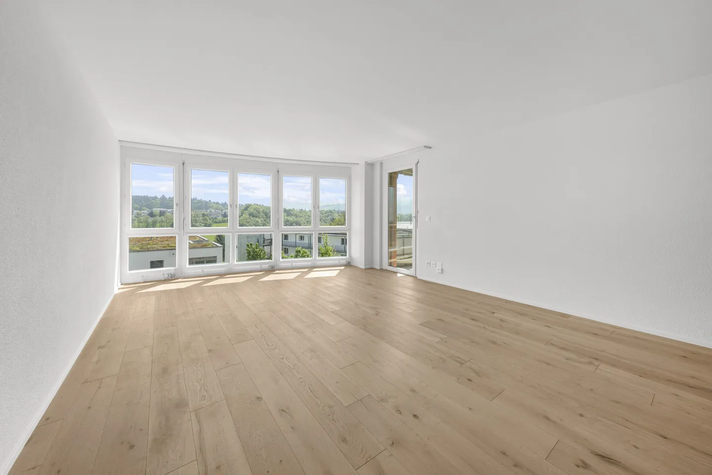 Einziehen und wohlfühlen: Hochwertig ausgebaute 4.5-Zimmer-Wohnung - Photo 2 of 13