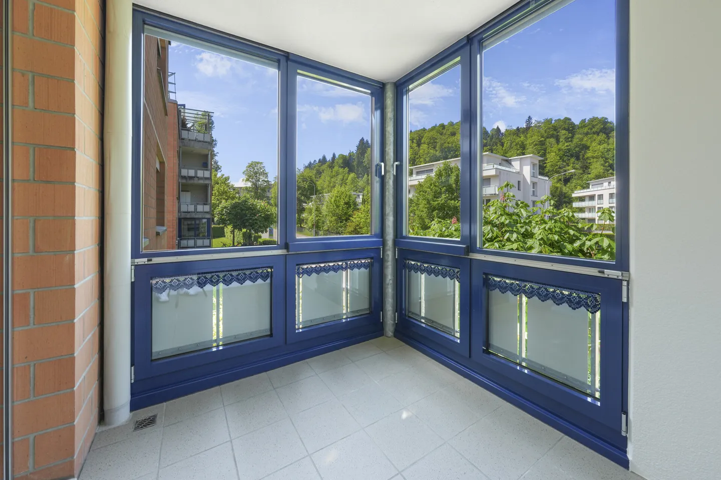 Einziehen und wohlfühlen: Hochwertig ausgebaute 4.5-Zimmer-Wohnung - Photo 8 of 13