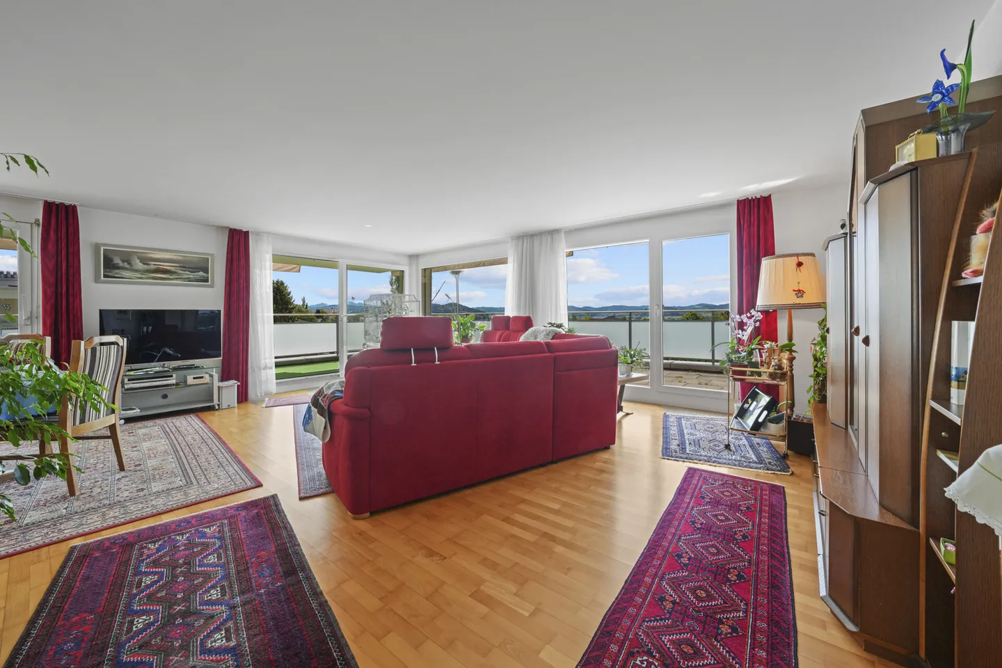 Spacious penthouse apartment with impressive wrap-around terrace - Photo 4 of 13