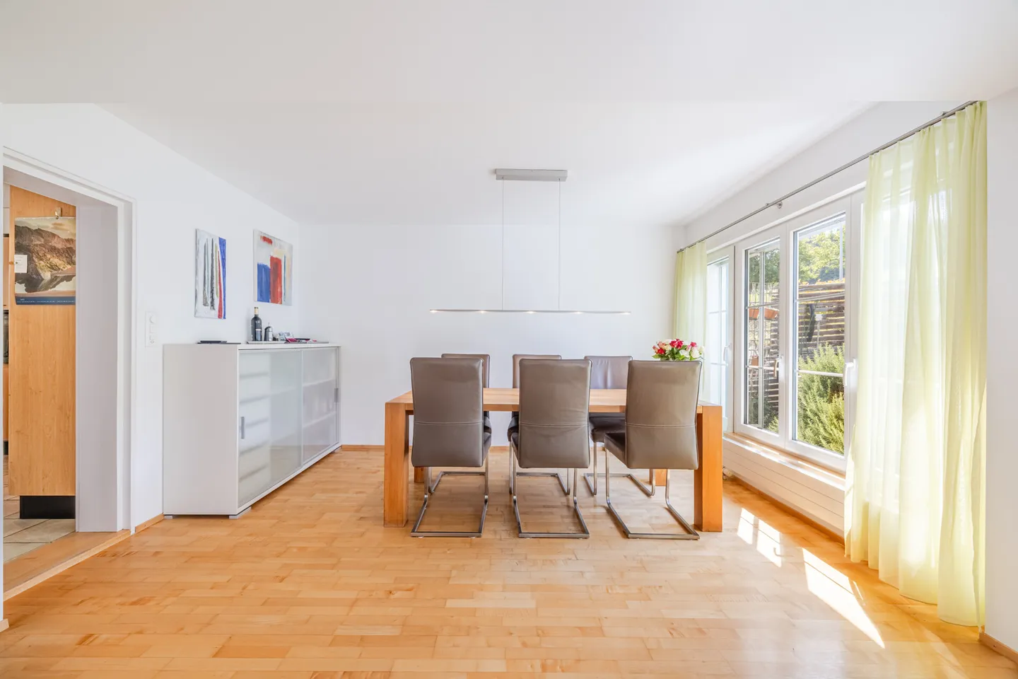 Maison familiale jumelée soigneusement entretenue avec charme - Photo 5 sur 13