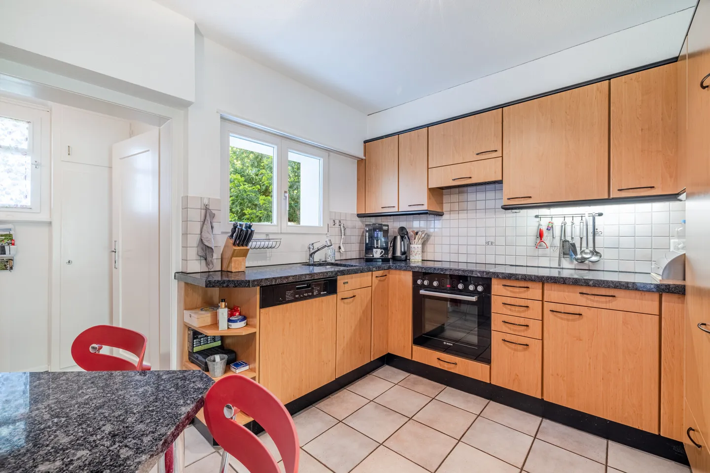 Maison familiale jumelée soigneusement entretenue avec charme - Photo 6 sur 13