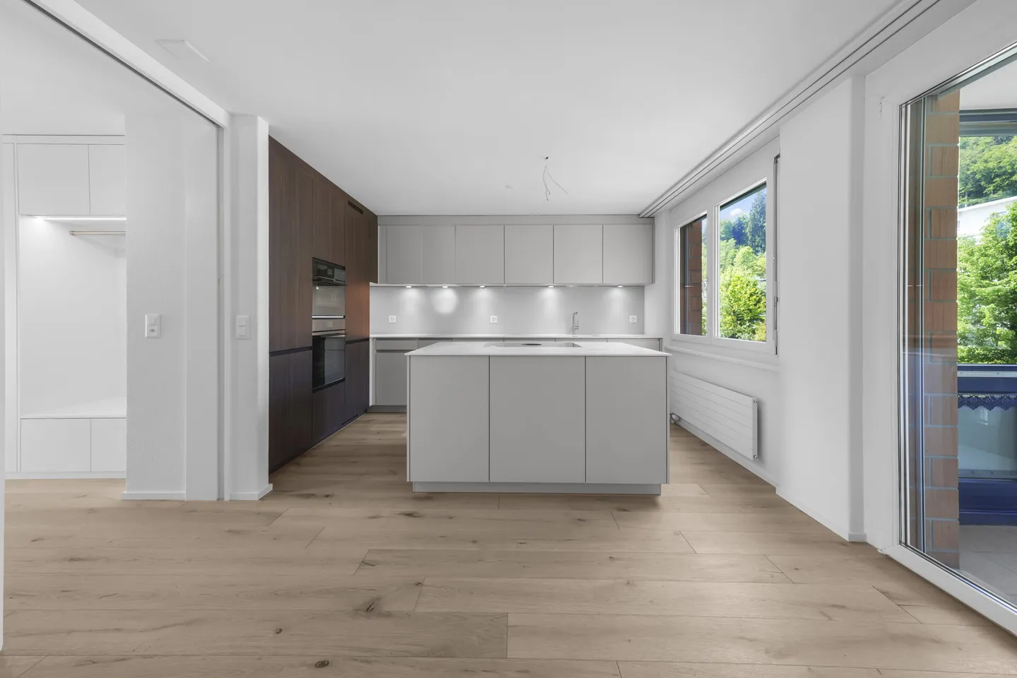 Modernes Apartment mit Balkonen - Foto 7 von 13