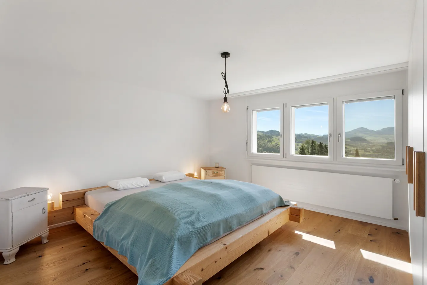 4.5-Room Apartment with Breathtaking Views - Photo 8 of 13