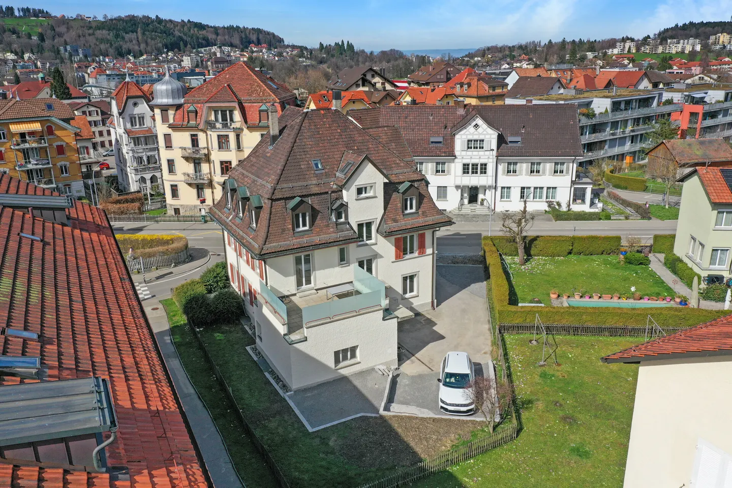 Fully rented multi-family house in an attractive location in St. Gallen - Photo 3 of 13