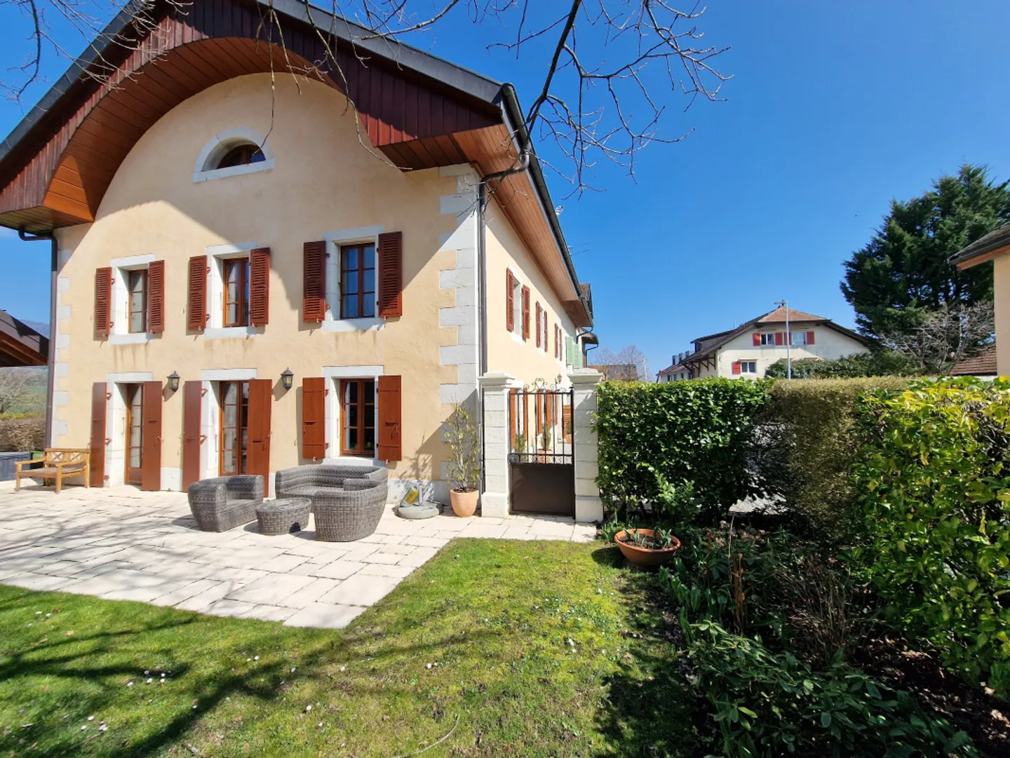 A magnificent property with two houses and their lovely gardens - Photo 6 of 11