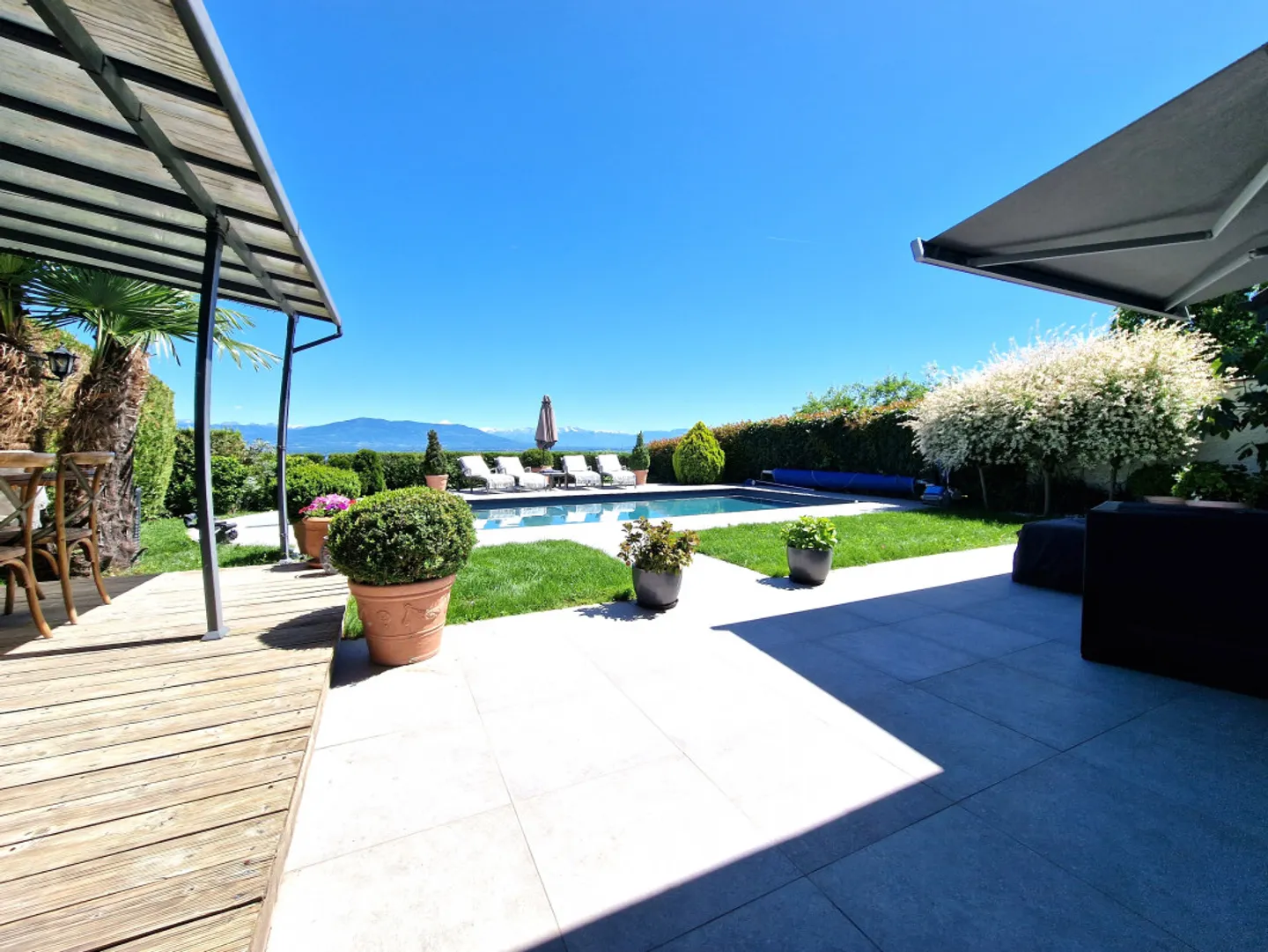 In esclusiva e off market: Villa paradisiaca con magnifica vista sul lago - Foto 2 di 4