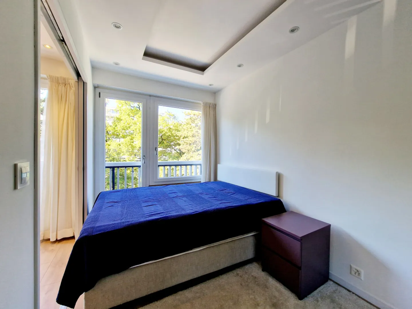 Exclusive: Luxurious and Comfortable Apartment with Indoor and Outdoor Pool - Photo 5 of 12