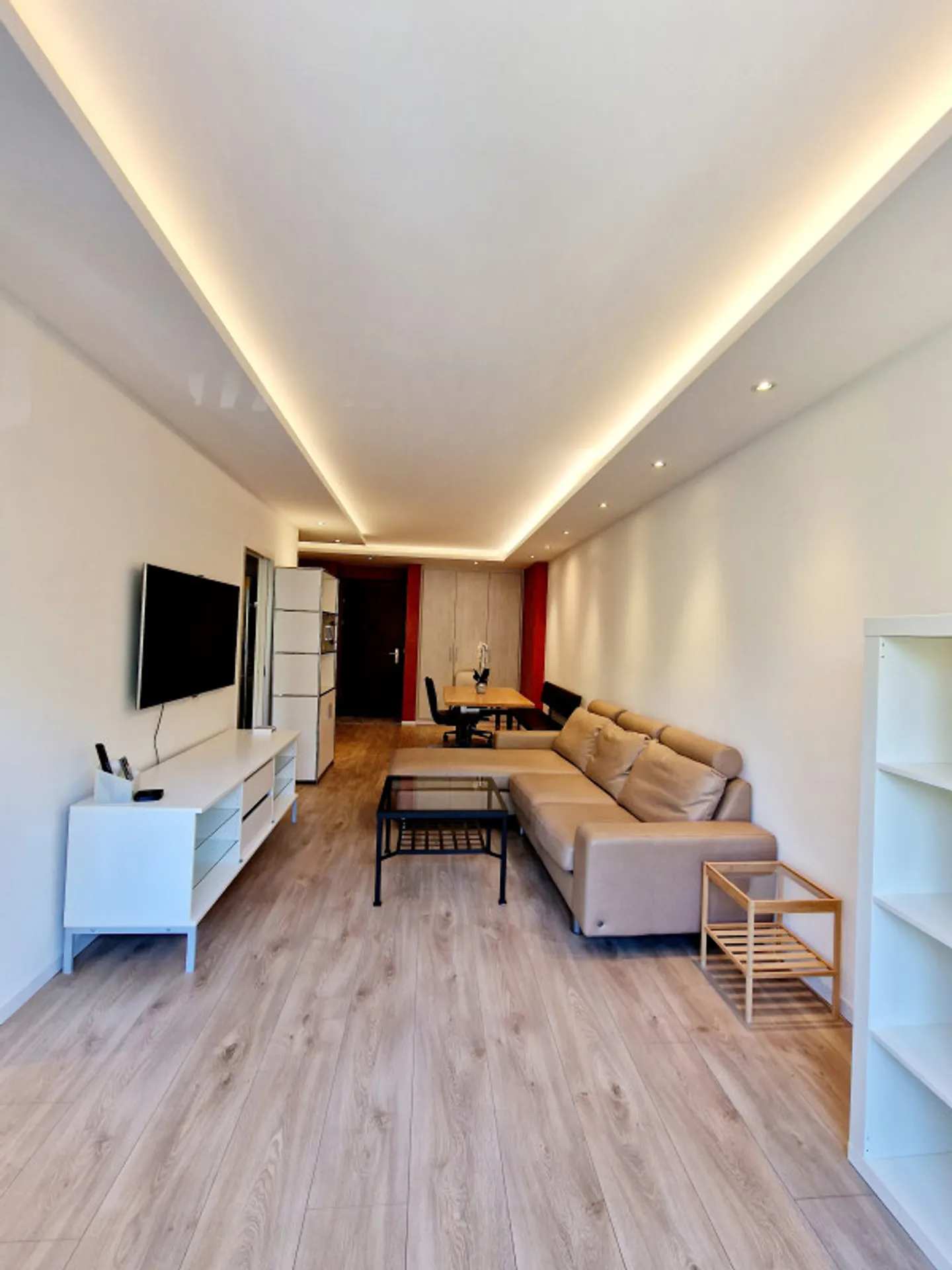 Exclusive: Luxurious and Comfortable Apartment with Indoor and Outdoor Pool - Photo 4 of 12