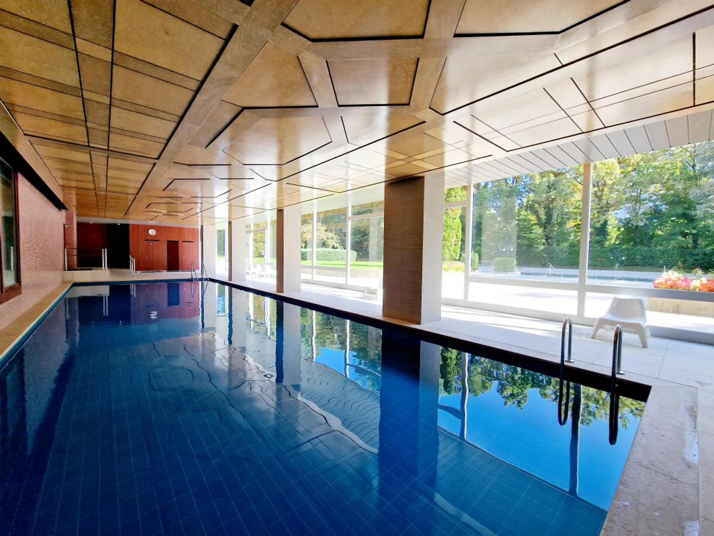 Exclusive: Luxurious and Comfortable Apartment with Indoor and Outdoor Pool - Photo 9 of 12