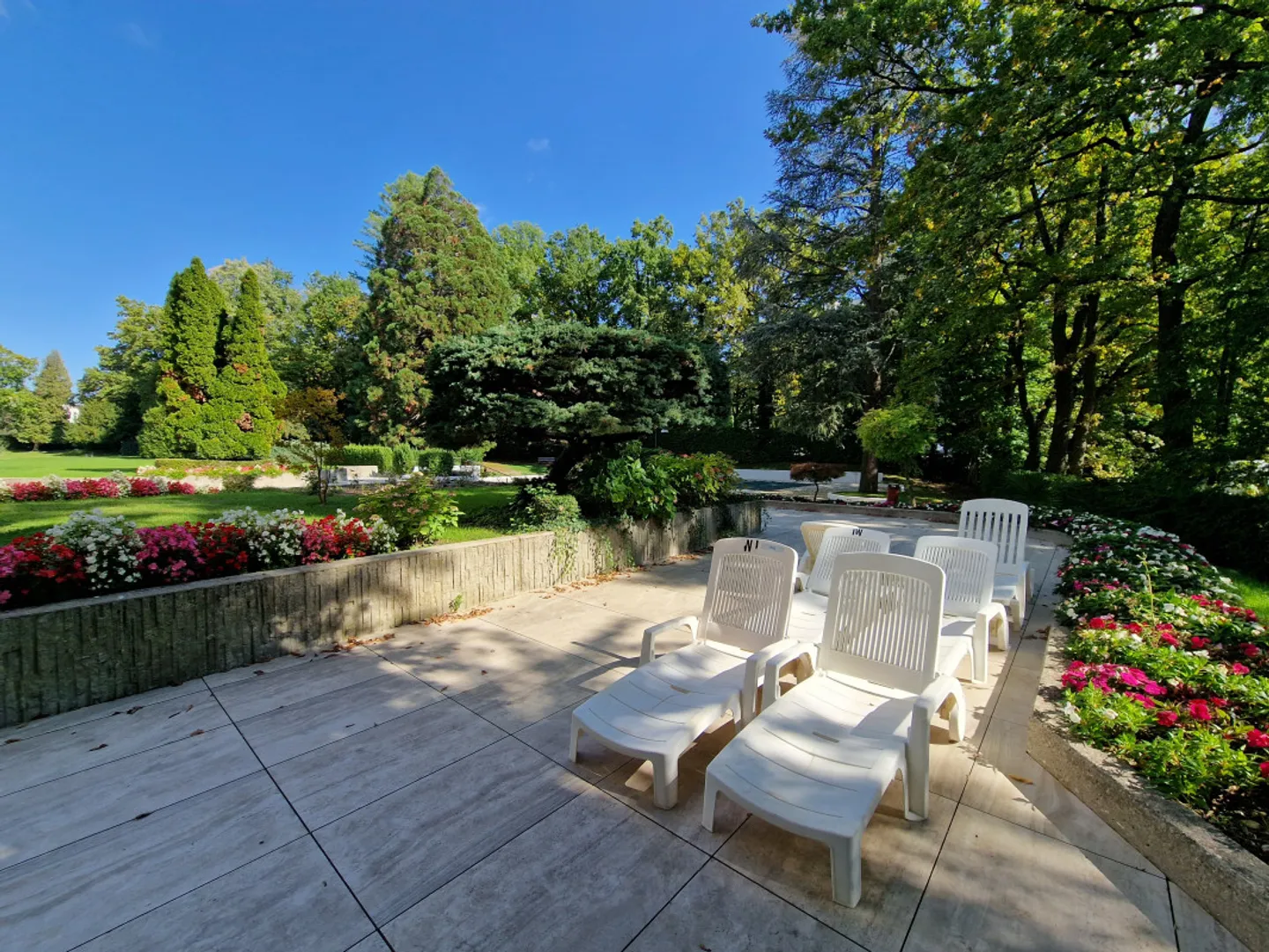 Exclusive: Luxurious and Comfortable Apartment with Indoor and Outdoor Pool - Photo 11 of 12