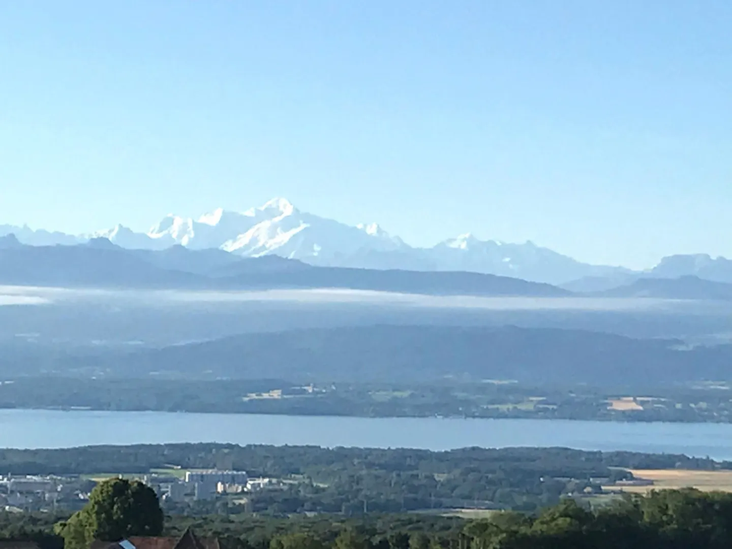 Off market: A unique, contemporary and individual villa / residential area - Photo 3 of 7