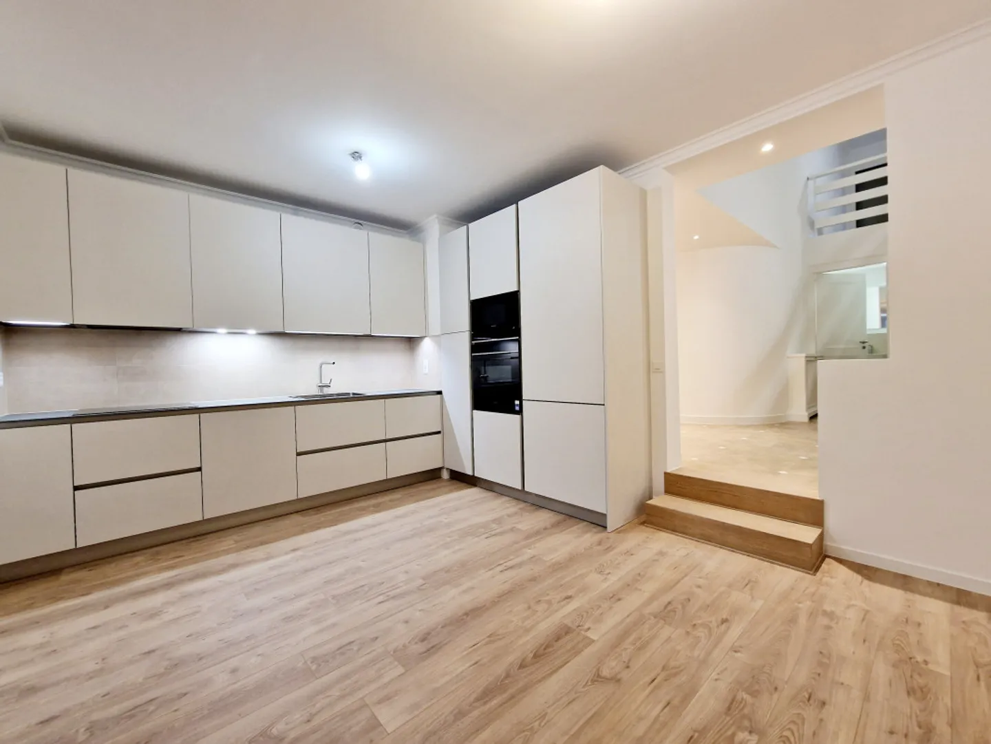 Fabelhafte Wohnung mit Terrasse und Garten, Pool, Fitness und Tennis - Foto 5 von 12