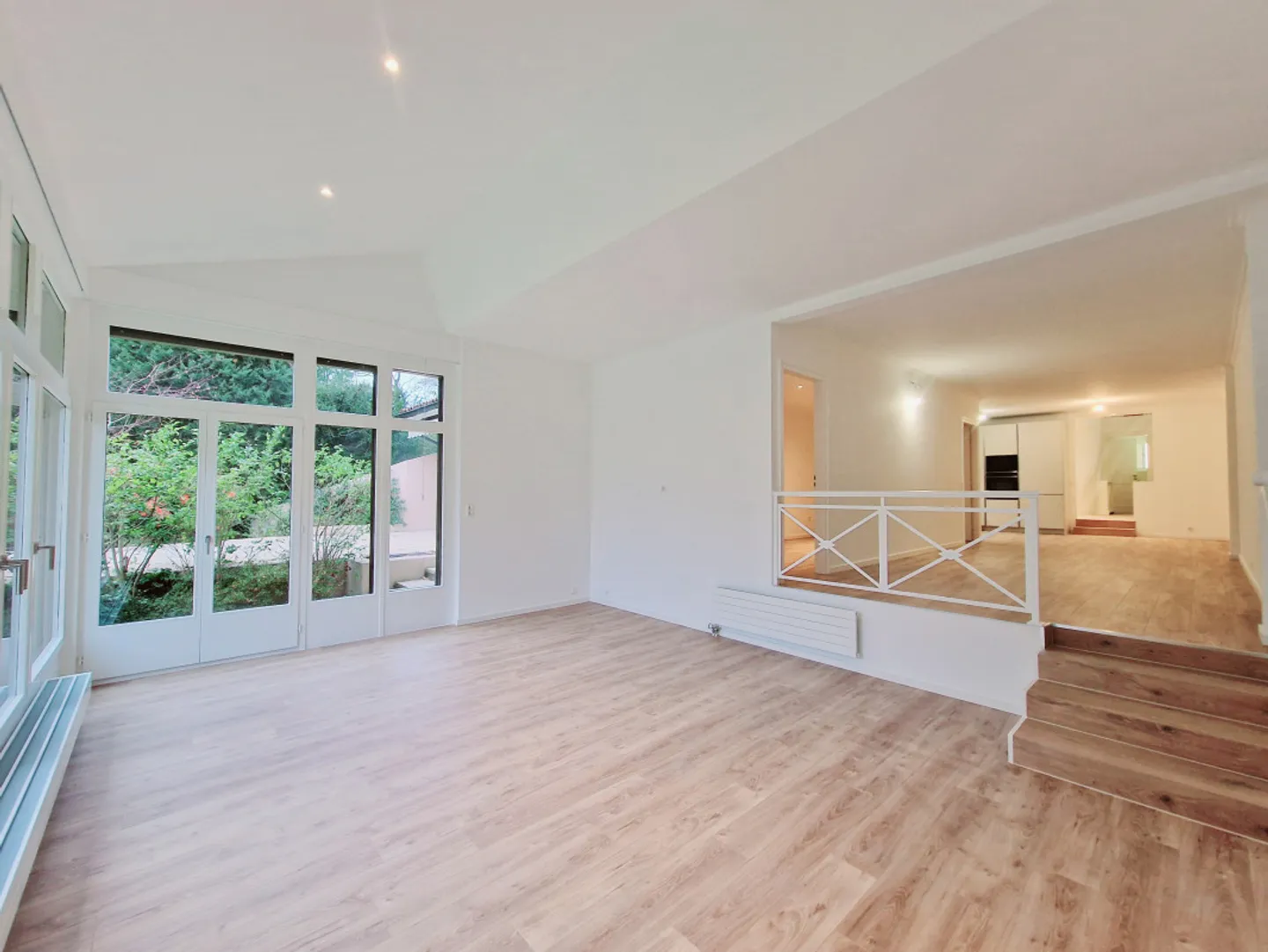 Fabelhafte Wohnung mit Terrasse und Garten, Pool, Fitness und Tennis - Foto 3 von 12