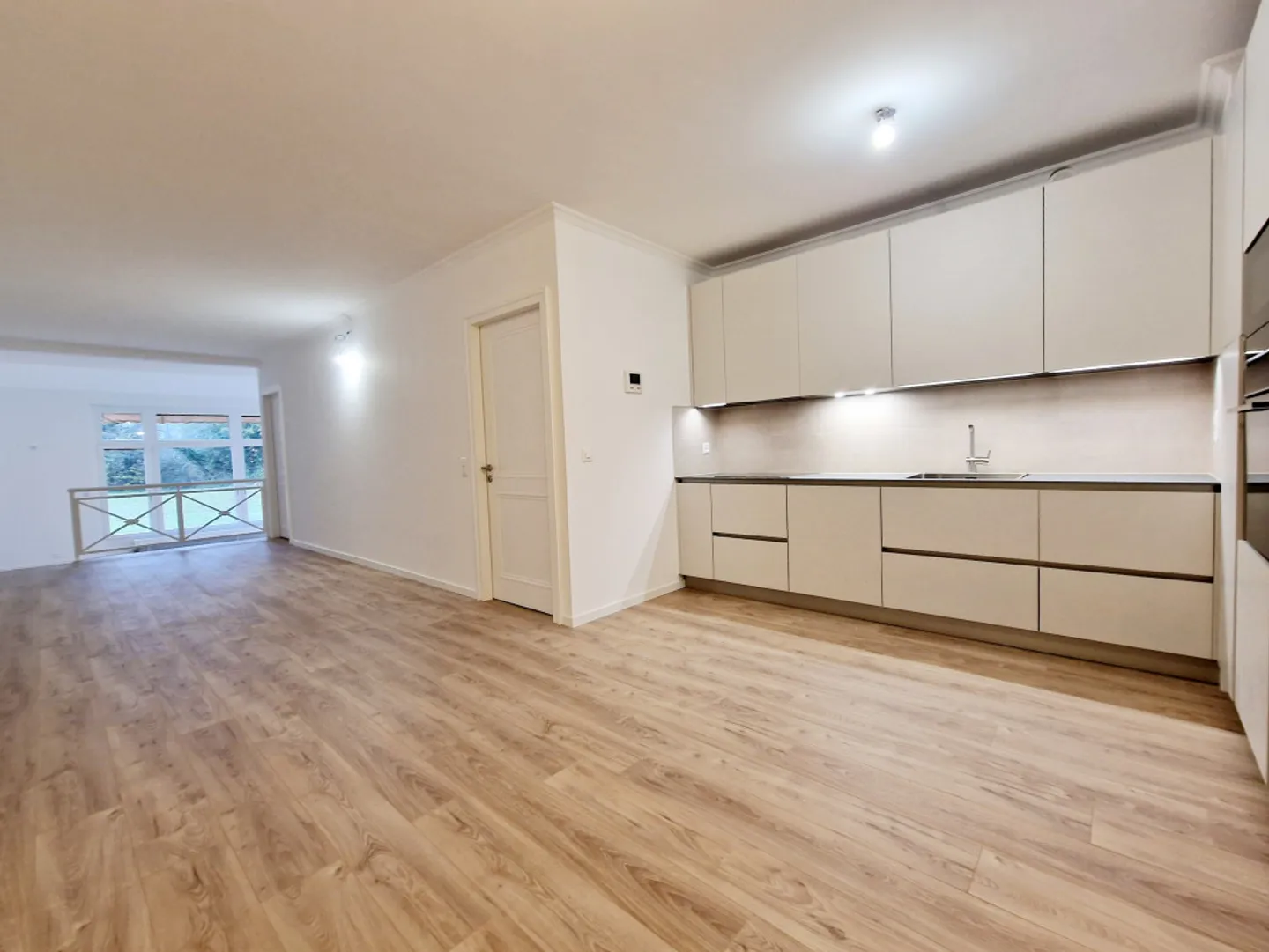 Fabelhafte Wohnung mit Terrasse und Garten, Pool, Fitness und Tennis - Foto 4 von 12