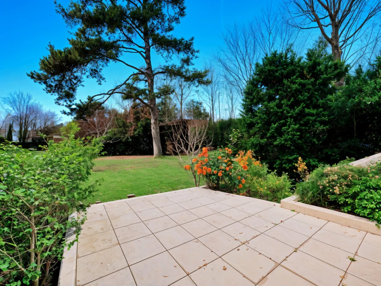 Fabelhafte Wohnung mit Terrasse und Garten, Pool, Fitness und Tennis - Foto 2 von 12