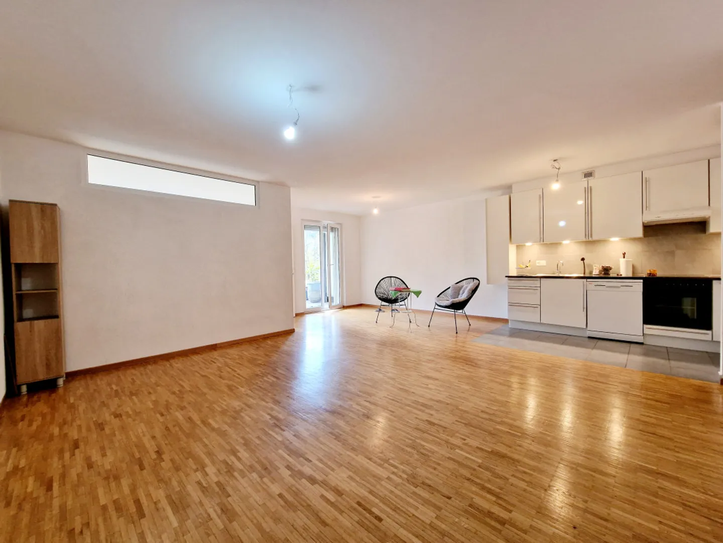 Fabelhafte 3,5-Zimmer-Wohnung mit Terrasse, ideal gelegen 20 Minuten von Nyon - Foto 3 von 10