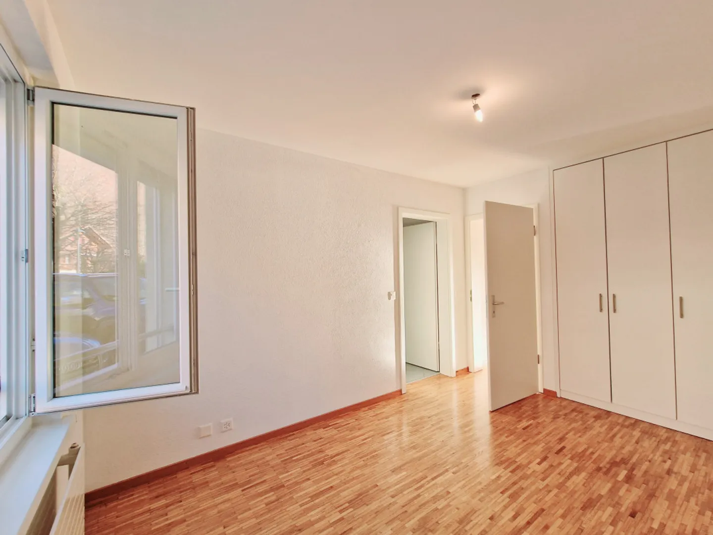 Fabelhafte 3,5-Zimmer-Wohnung mit Terrasse, ideal gelegen 20 Minuten von Nyon - Foto 8 von 10
