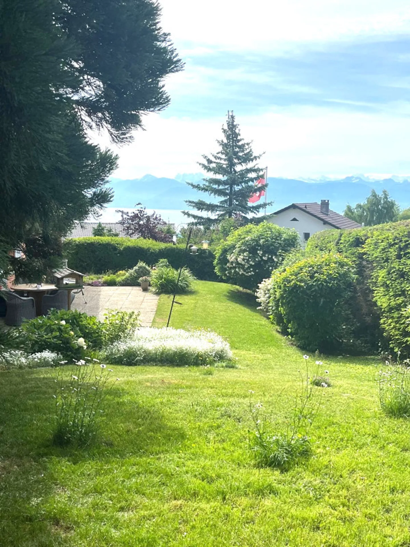 Esclusivo: La bellissima Villa Sequoia con la sua magnifica vista lago nel centro di Arzier - Foto 12 di 12