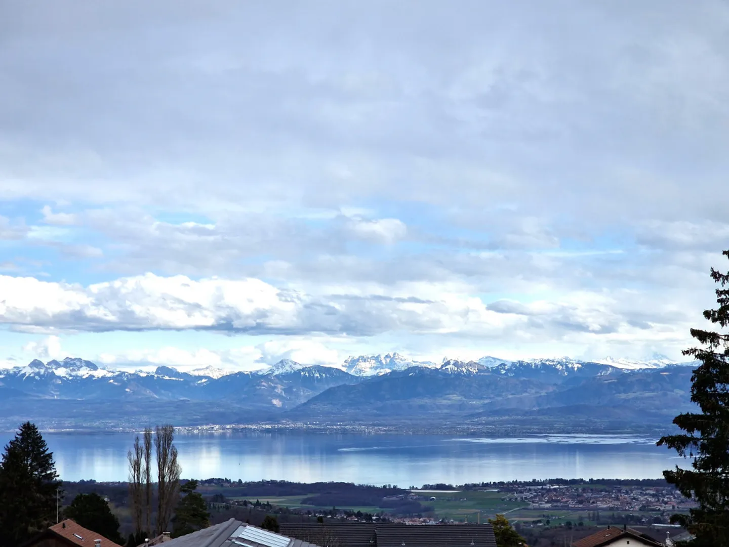 Wunderschöne Villa am See in Arzier - Foto 1 von 13