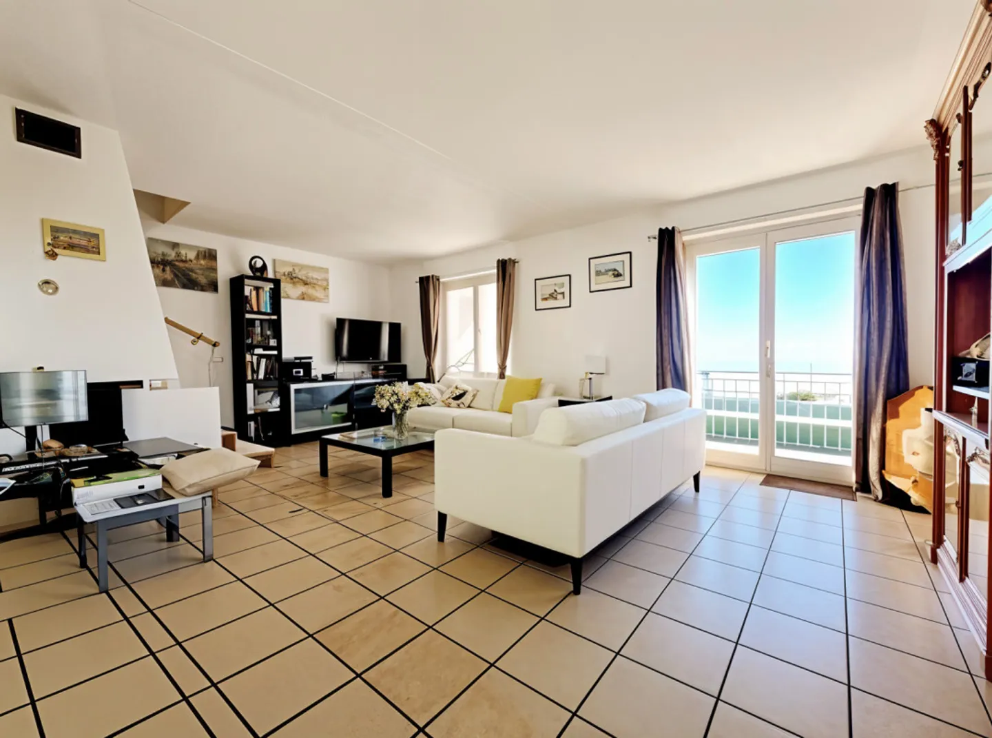 In esclusiva: Bellissima casa familiare nel cuore del villaggio di Arzier-Le-Muids - Foto 2 di 13