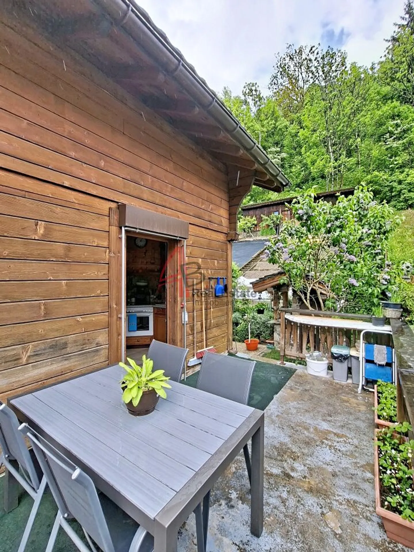 Individual chalet with garden, terraces and garage in Orsières - Photo 4 of 10
