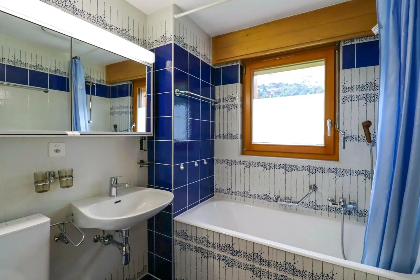 4-room apartment with 3 bedrooms for seasonal rental in Verbier - Photo 11 of 12