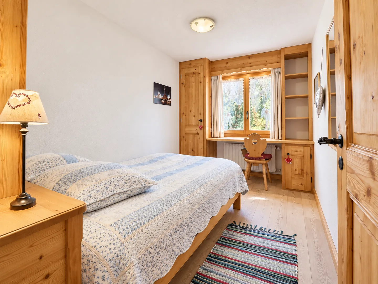 Spacious and bright 2-bedroom apartment with garden access - Photo 10 of 12