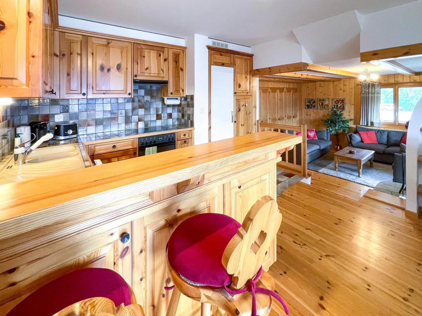 Beautiful mountain-style apartment? 2 bedrooms, 2 bathrooms - Photo 4 of 11
