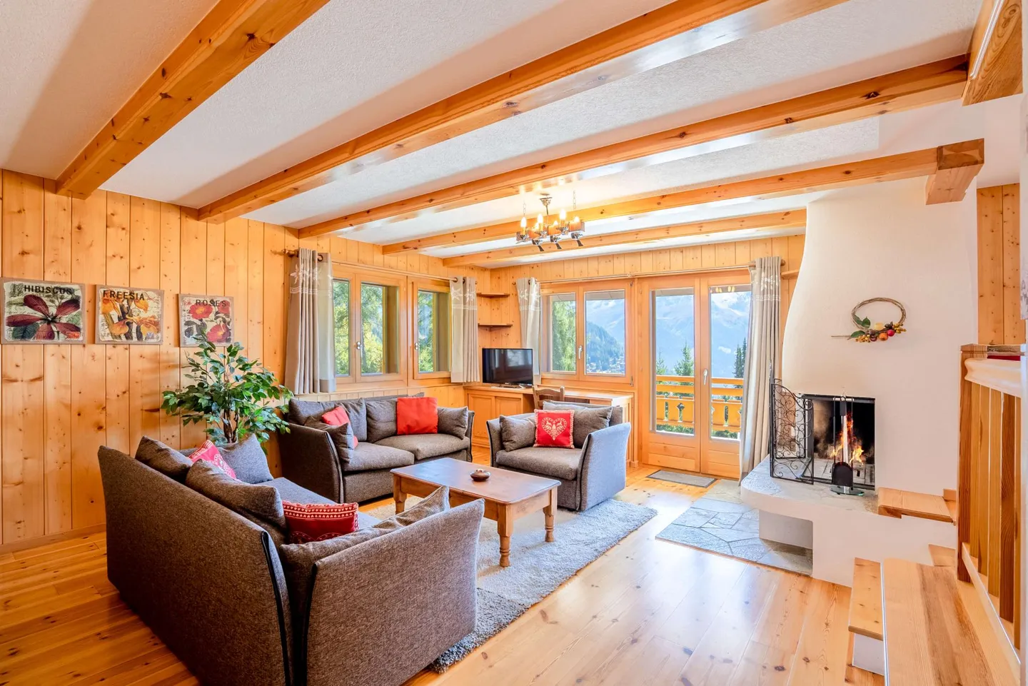 Beautiful mountain-style apartment? 2 bedrooms, 2 bathrooms - Photo 1 of 11