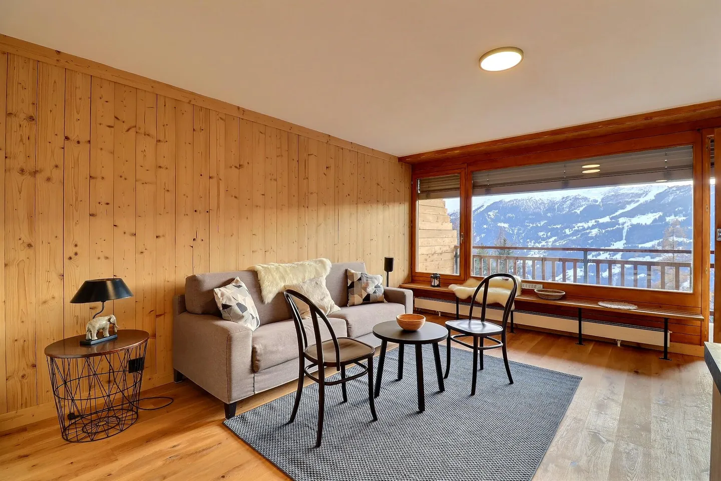 Studio entièrement rénové ? Vue imprenable sur les montagnes ! - Photo 3 sur 8