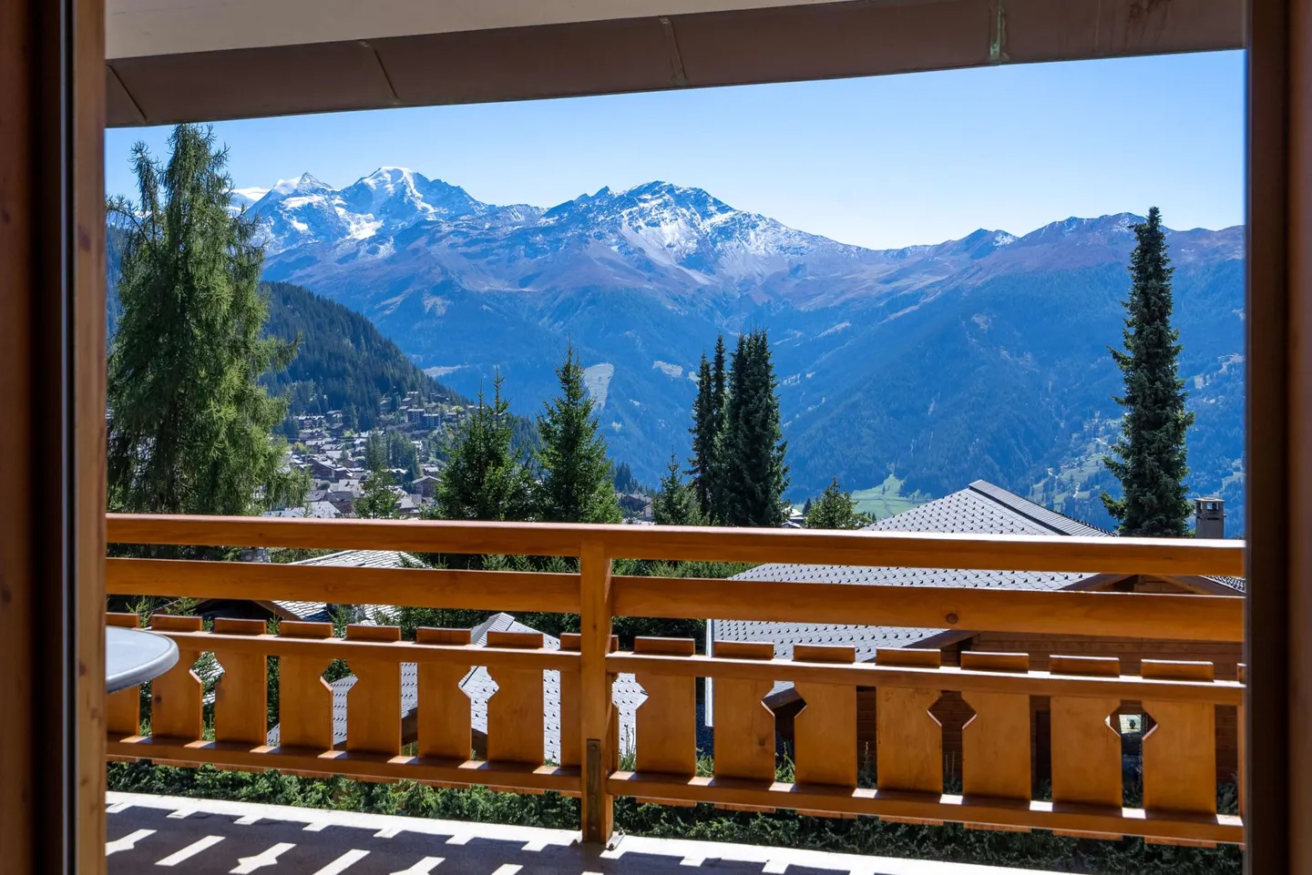 Beautiful mountain-style apartment? 2 bedrooms, 2 bathrooms - Photo 7 of 11
