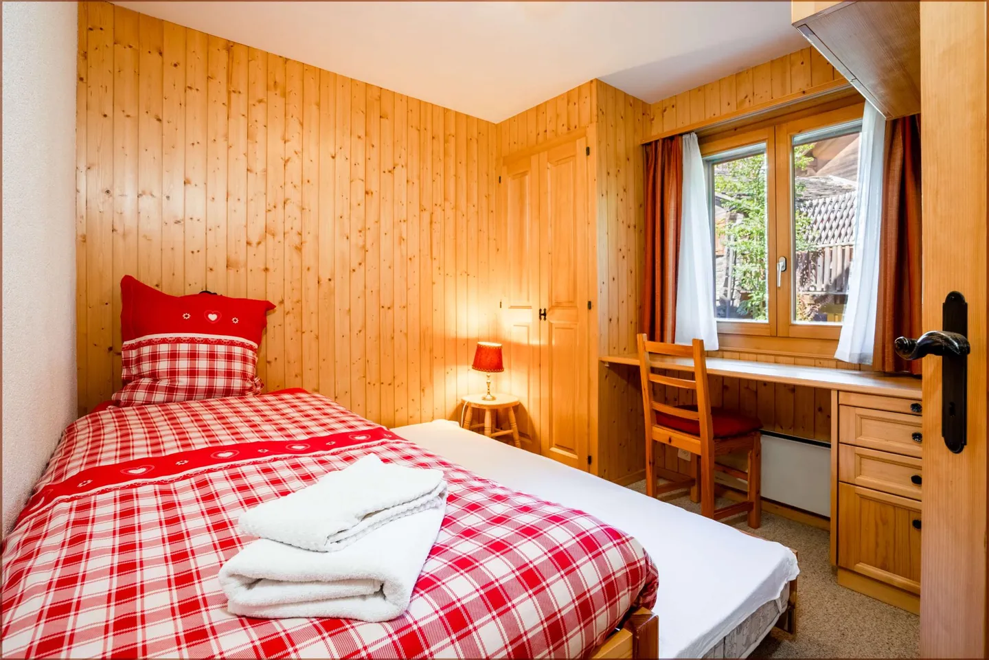 Beautiful mountain-style apartment? 2 bedrooms, 2 bathrooms - Photo 10 of 11