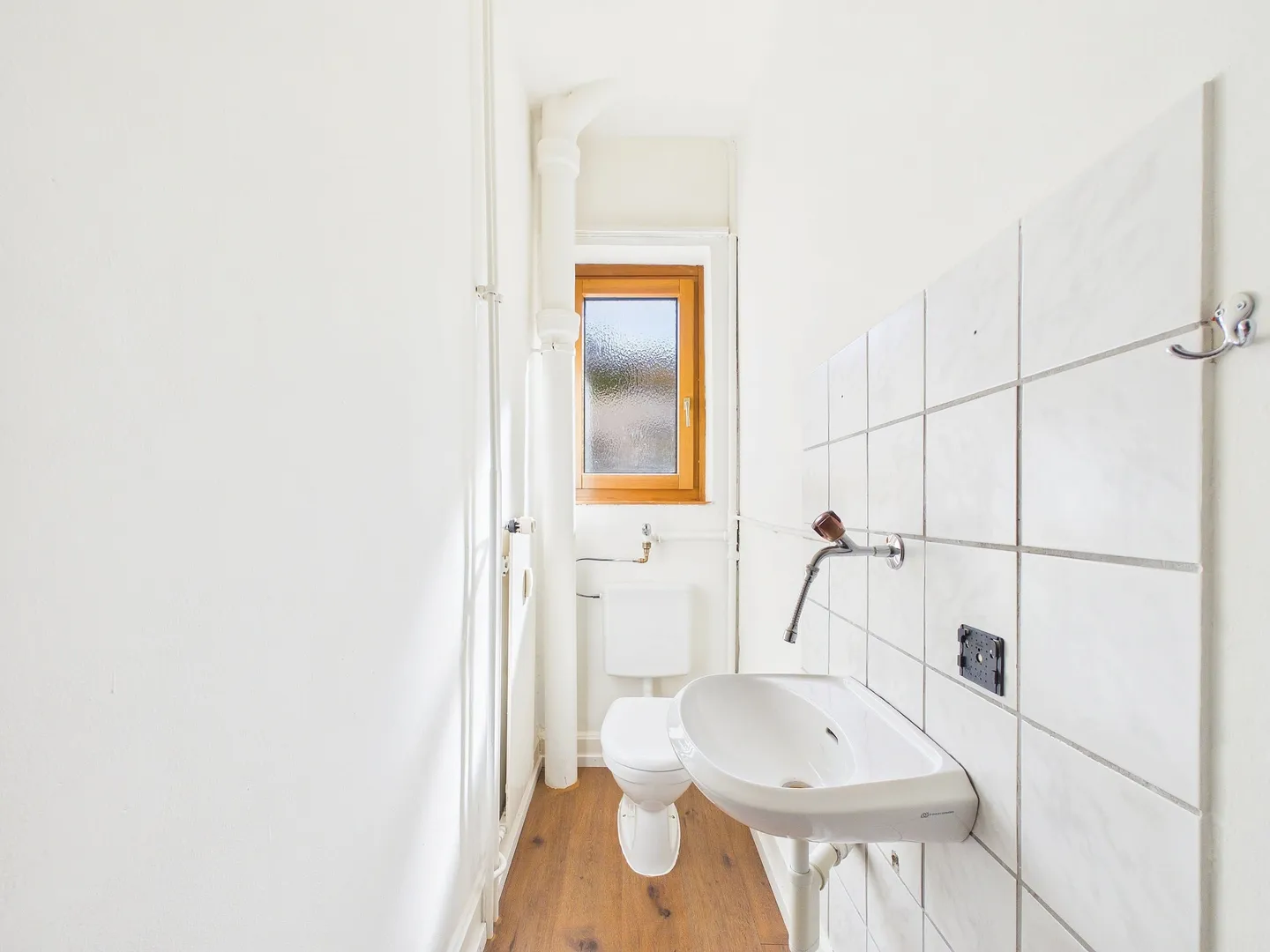 Buy multi-family house with 9 apartments and 2 catering businesses in Basel - central location - Photo 10 of 13