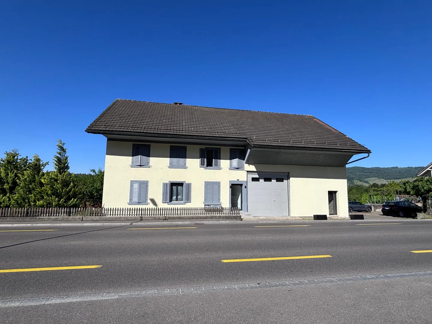 Charaktervolles Mehrfamilienhaus - Foto 2 von 12