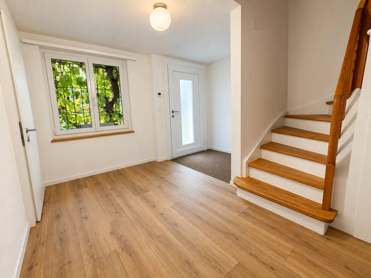Freshly renovated 5.5-room townhouse with garden in Zurich - Photo 9 of 13