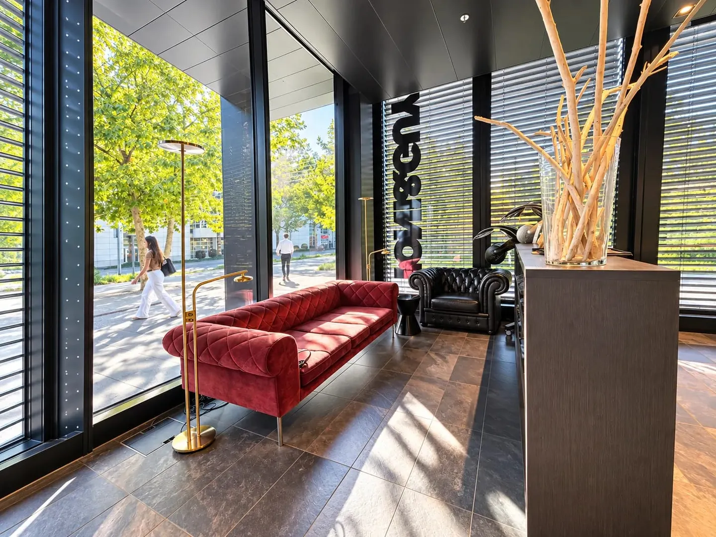 Salon de coiffure prêt à emménager avec équipement de haute qualité à Zug - Photo 7 sur 10