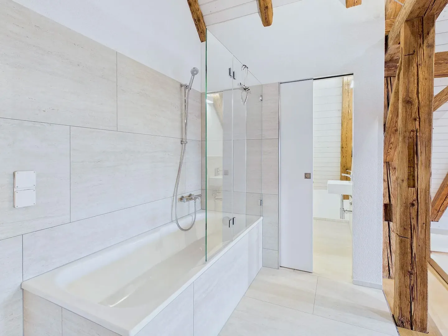 2-Zimmer-Maisonette mit Balkon und Seesicht in Thalwil mieten - Foto 7 di 13