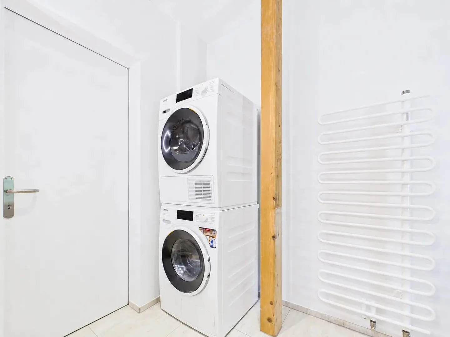 2-Zimmer-Maisonette mit Balkon und Seesicht in Thalwil mieten - Foto 10 di 13