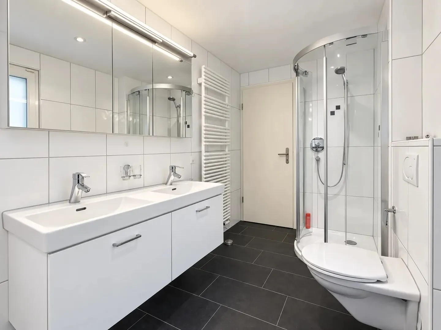 Grosszügiges Einfamilienhaus mit Pool und Garten in Füllinsdorf - Foto 8 di 13
