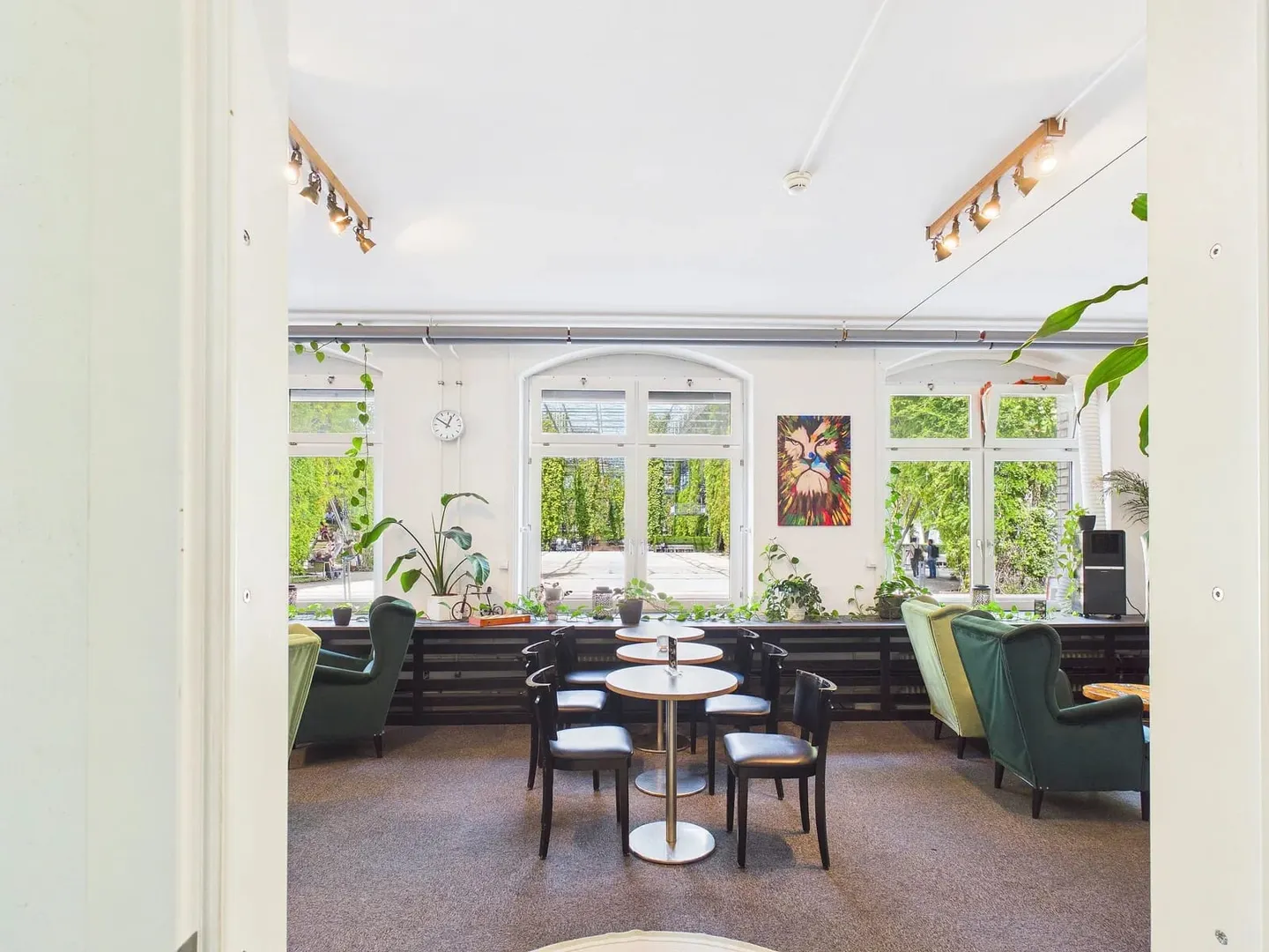 Attractive Café Matcha Konzept mit Blick auf den MFO- Park- Zürich-Oerlikon - Foto 4 von 13