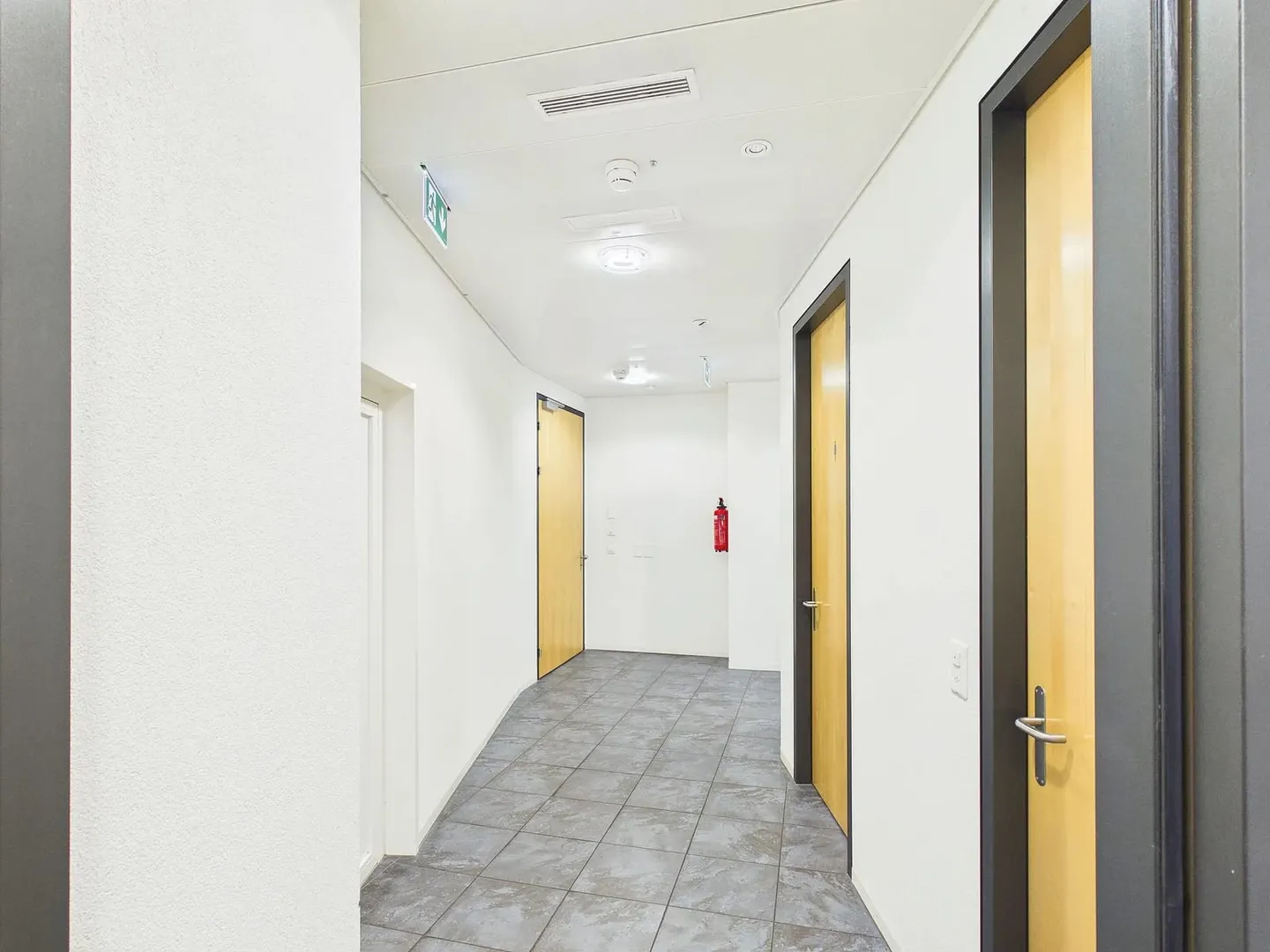 Fully furnished office in Zurich-Oerlikon - approx. 130 m², available immediately - Photo 8 of 13