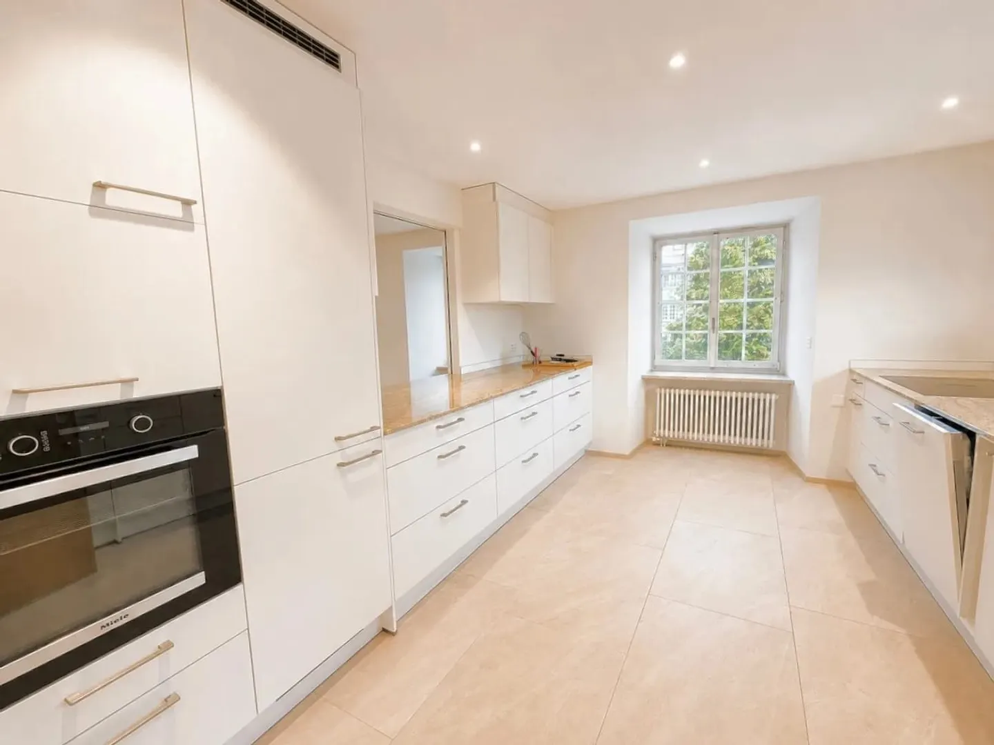 *RÉSERVÉ* Spacieux appartement en duplex 5.5 pièces - 177 m² de surface habitable & deux balcons - Photo 2 sur 13