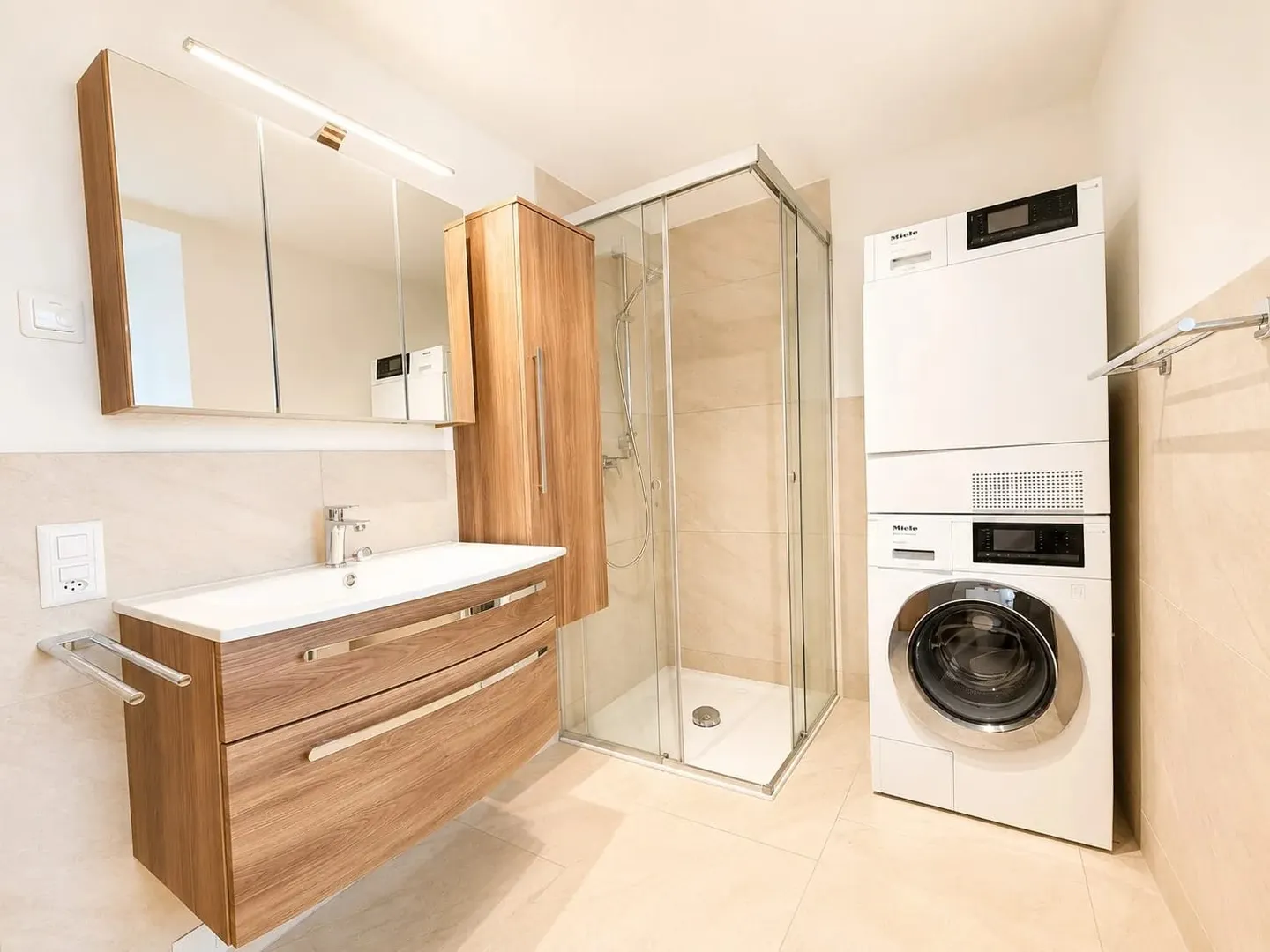 *RÉSERVÉ* Spacieux appartement en duplex 5.5 pièces - 177 m² de surface habitable & deux balcons - Photo 10 sur 13
