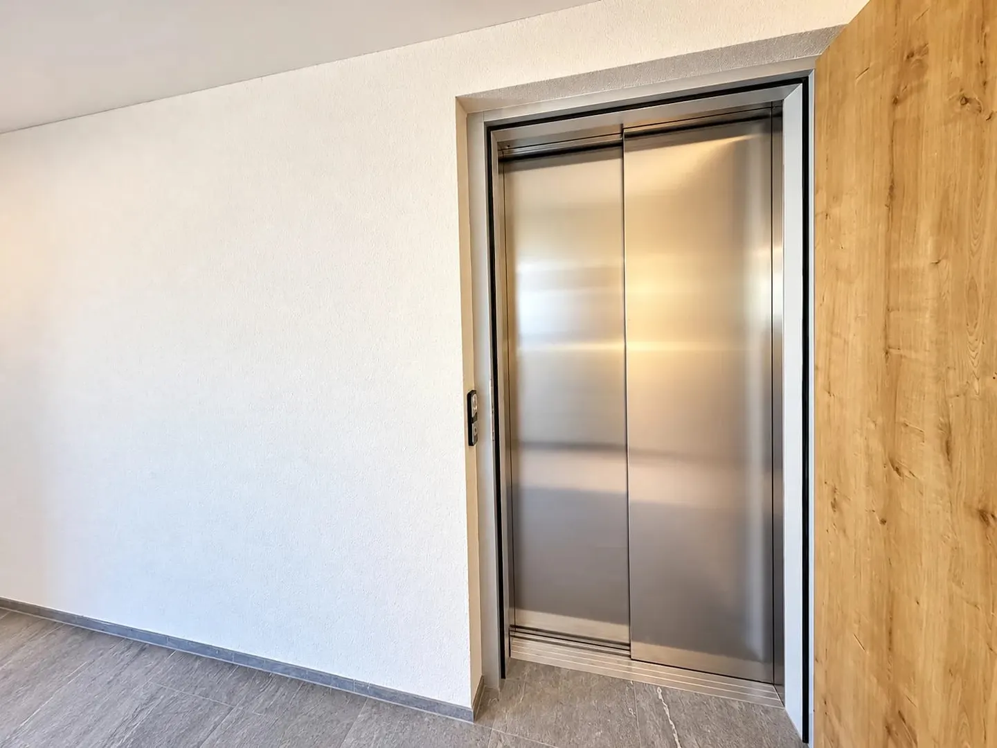 Appartamento 3.5 stanze appena ristrutturato in affitto a Hinteregg - Foto 7 di 8