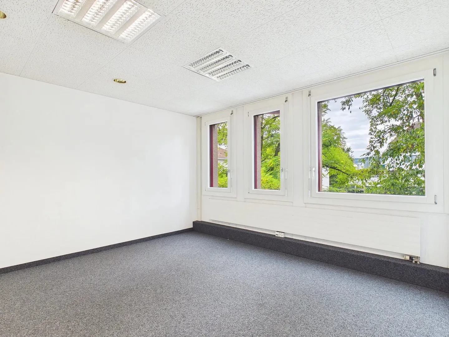 Espace commercial central de 60 m² et 116 m² au 2ème étage à Wohlen - Photo 7 sur 13
