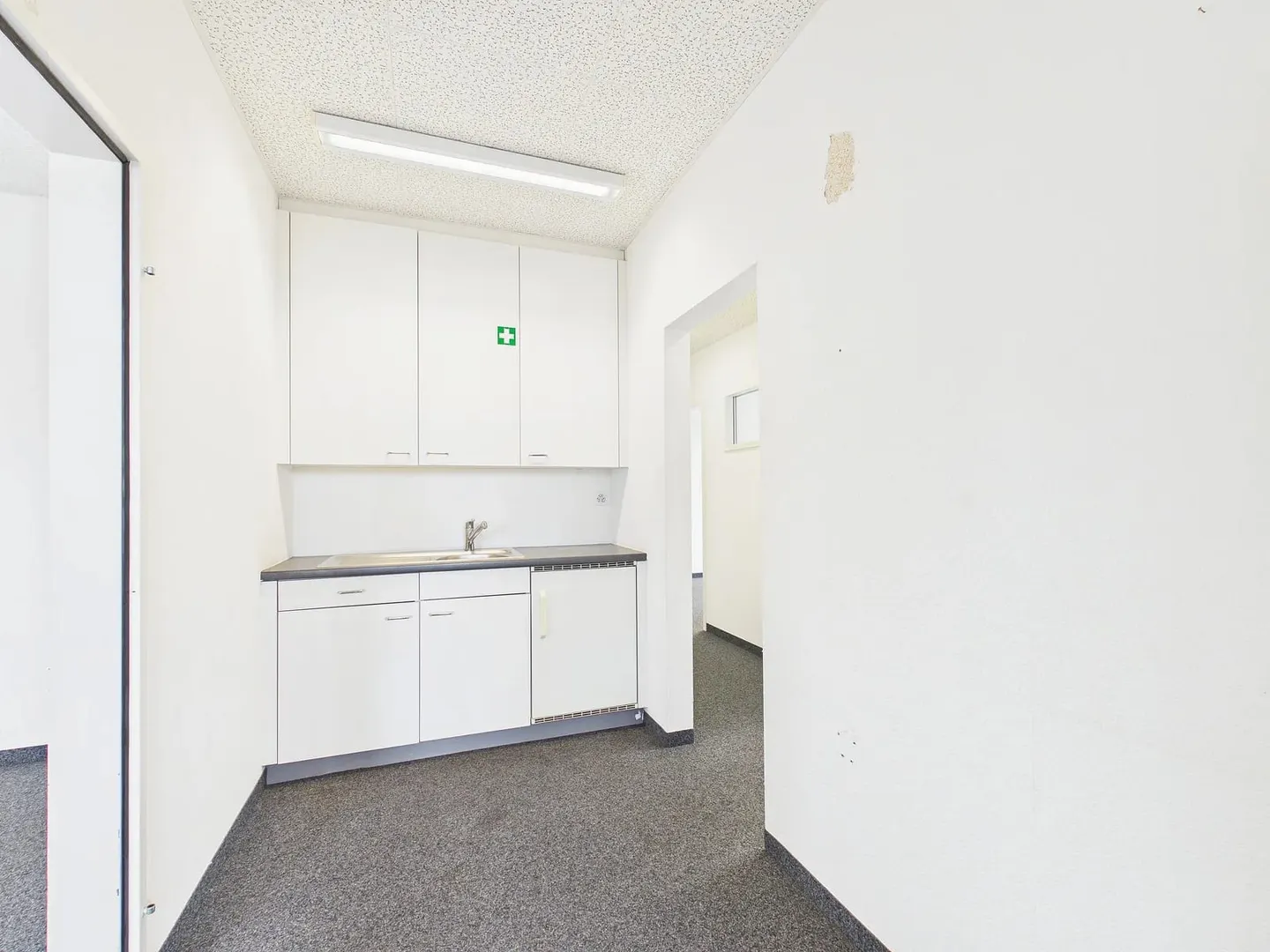 Espace commercial central de 60 m² et 116 m² au 2ème étage à Wohlen - Photo 9 sur 13