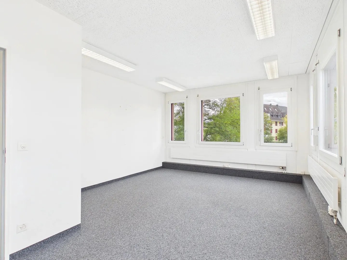 Espace commercial central de 60 m² et 116 m² au 2ème étage à Wohlen - Photo 10 sur 13